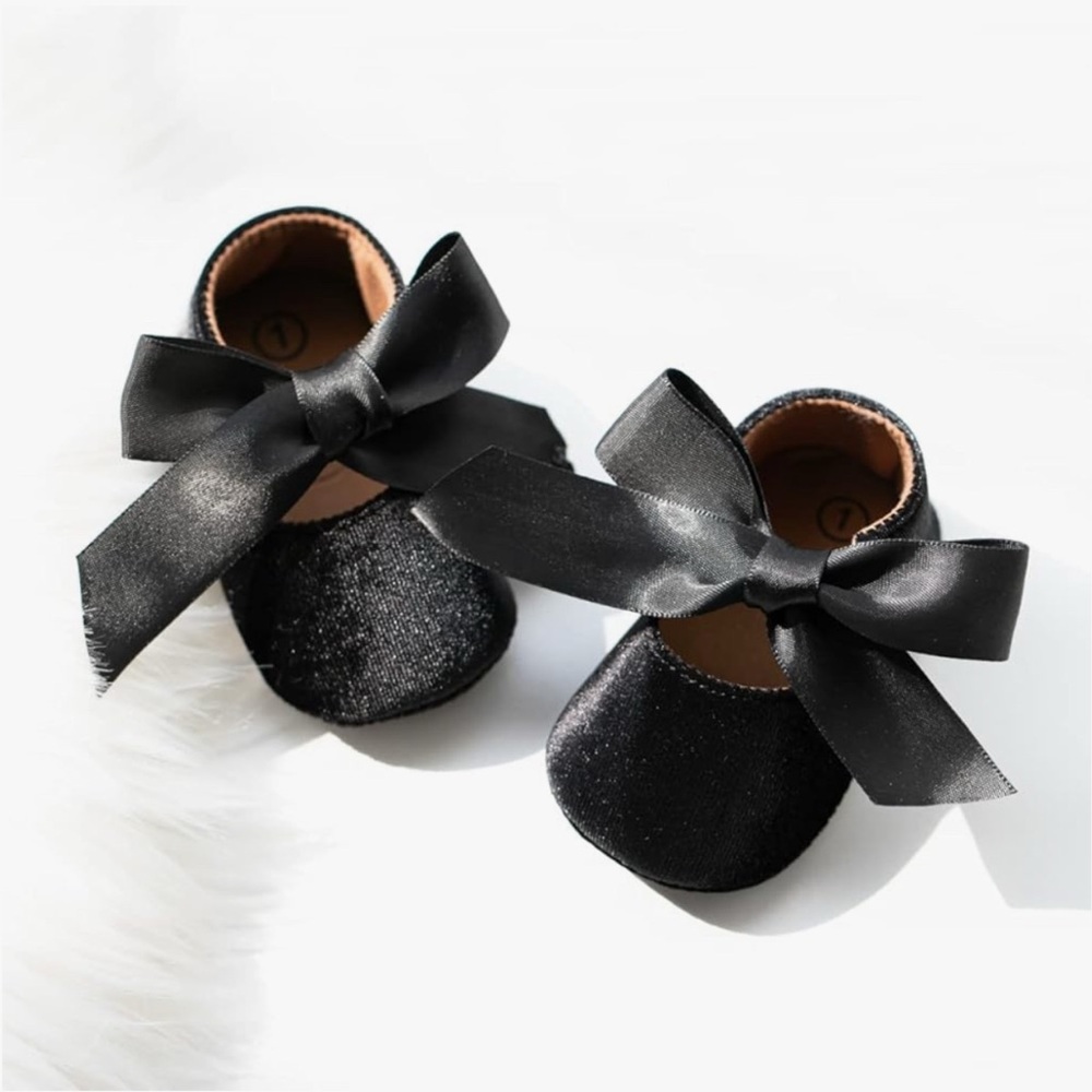 Baby girl black bow shoes (size 6-12 months)
